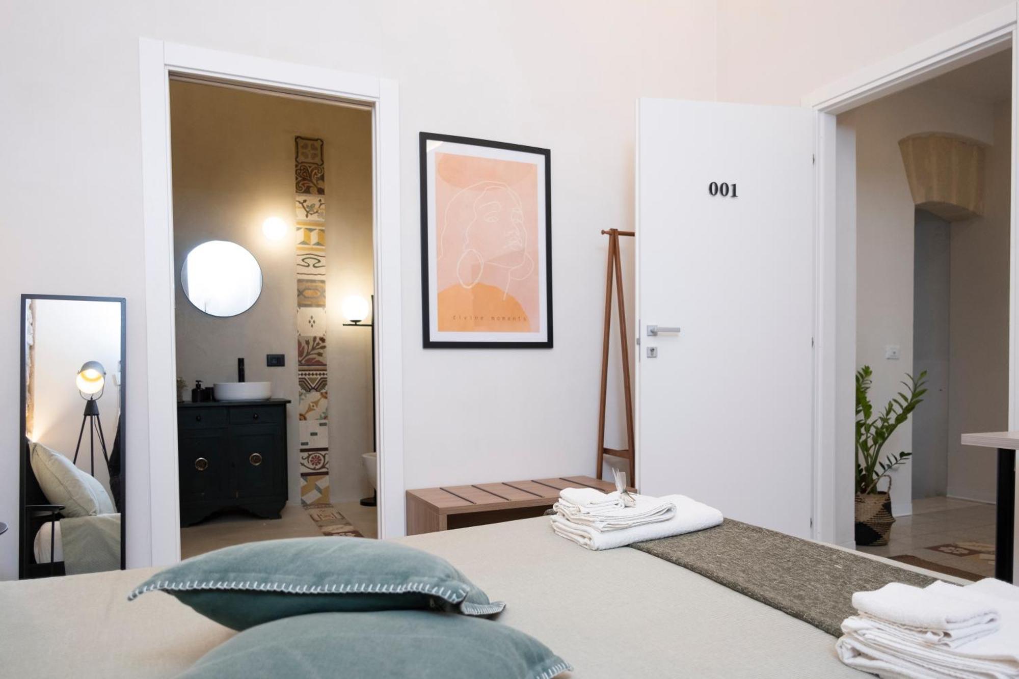 Bassi77 - Rooms & Apartments Trapani Bagian luar foto