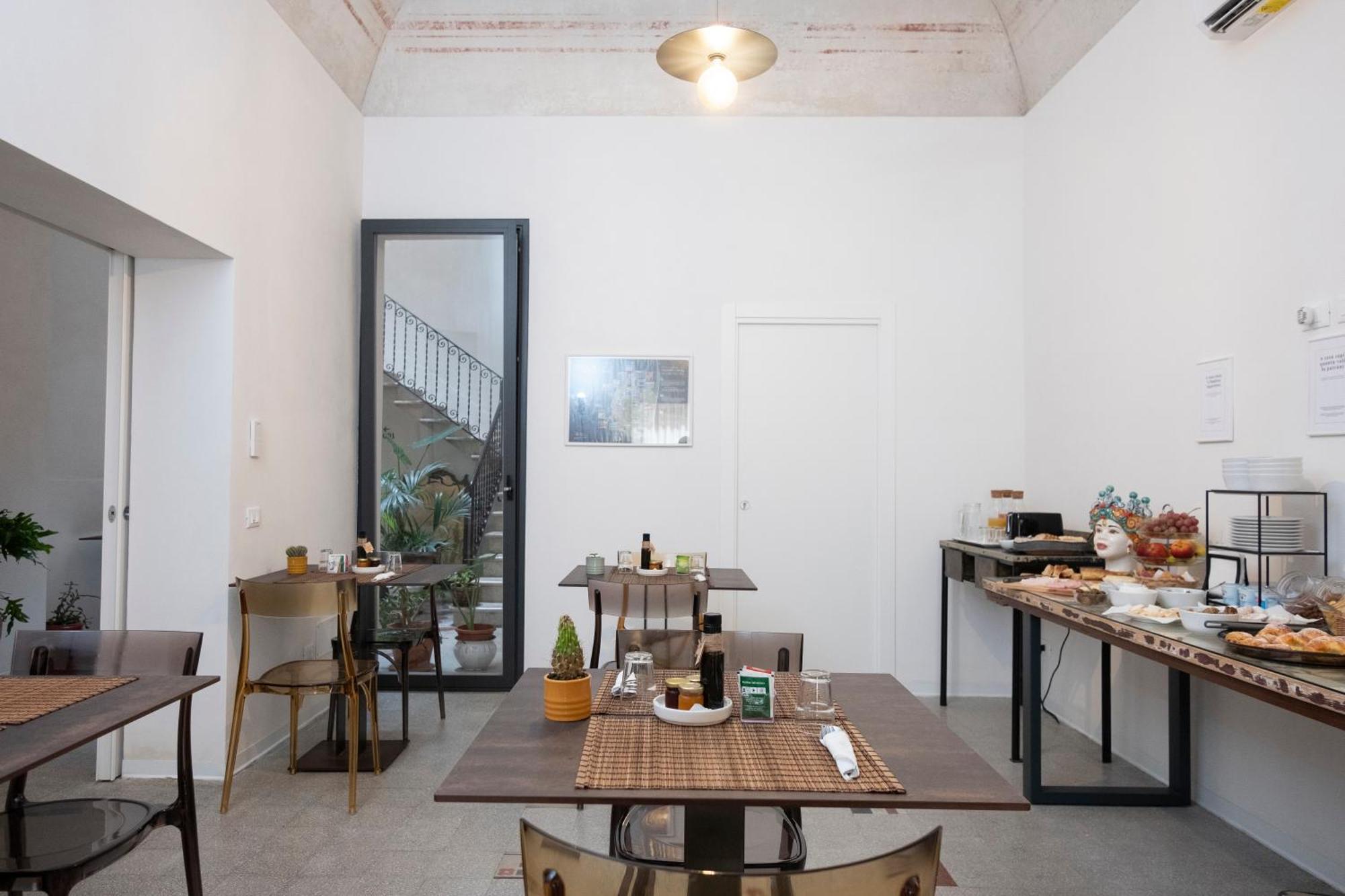 Bassi77 - Rooms & Apartments Trapani Bagian luar foto