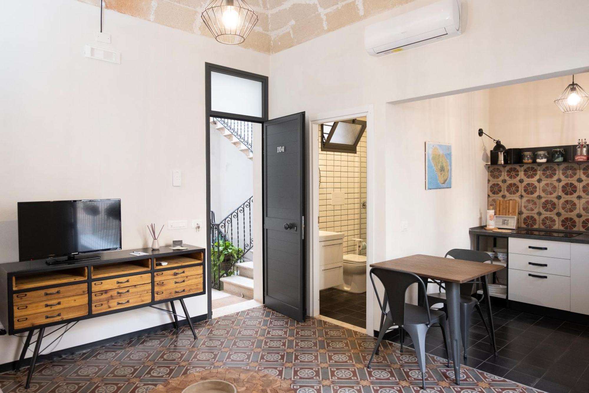 Bassi77 - Rooms & Apartments Trapani Bagian luar foto