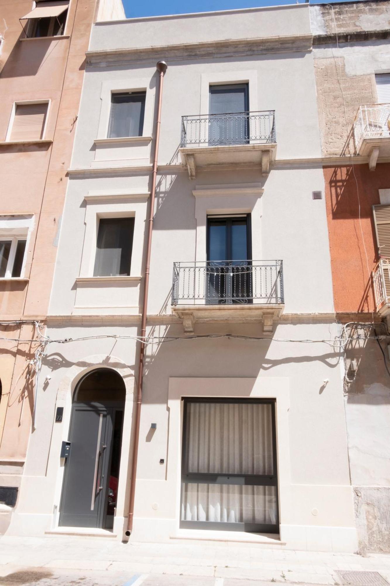 Bassi77 - Rooms & Apartments Trapani Bagian luar foto